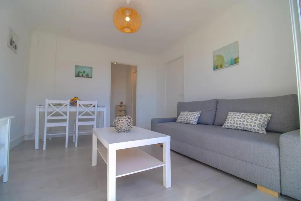 Appartement Le Republique By Apirent #Balcon #Climatisation #Parking à Cannes France