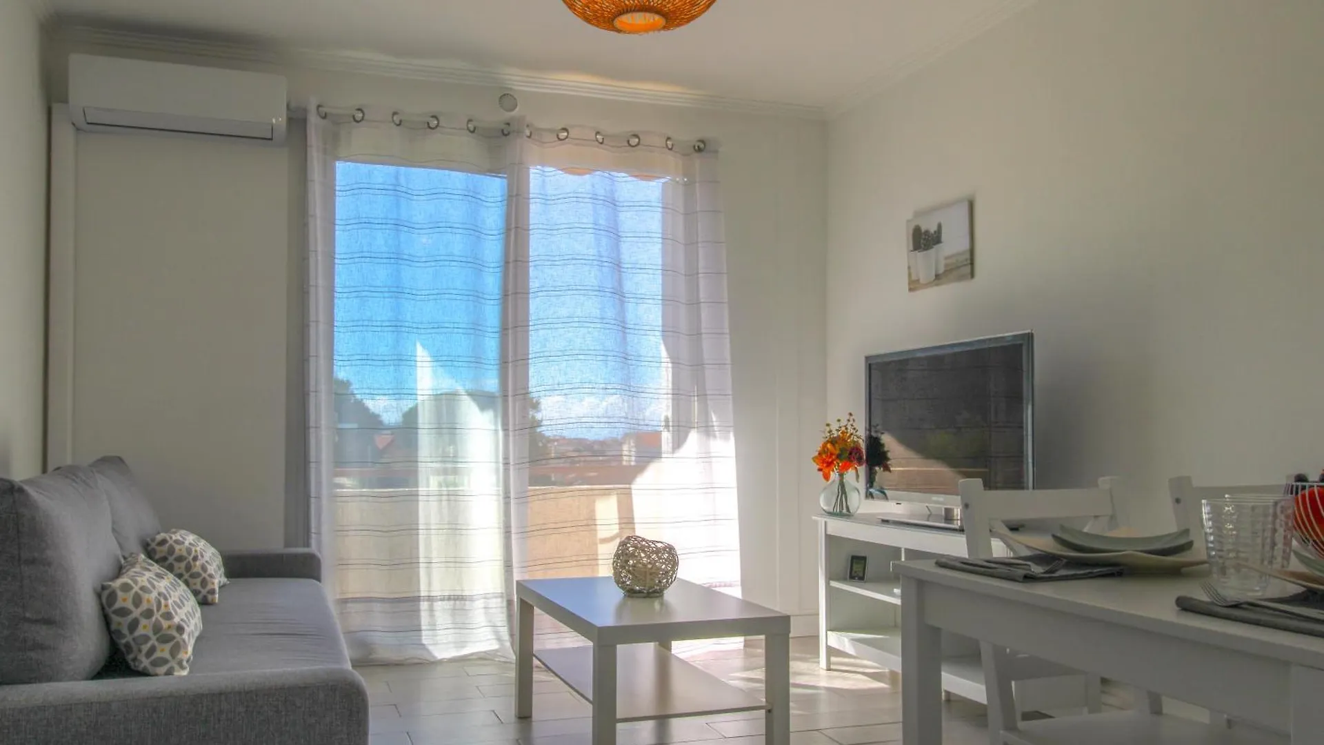 Le Republique By Apirent #Balcon #Climatisation #Parking Apartment Cannes 0*,  France